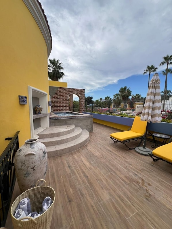 Outdoor pool - El Encanto Inn (San José del Cabo)