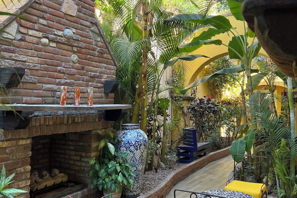 El Encanto Inn