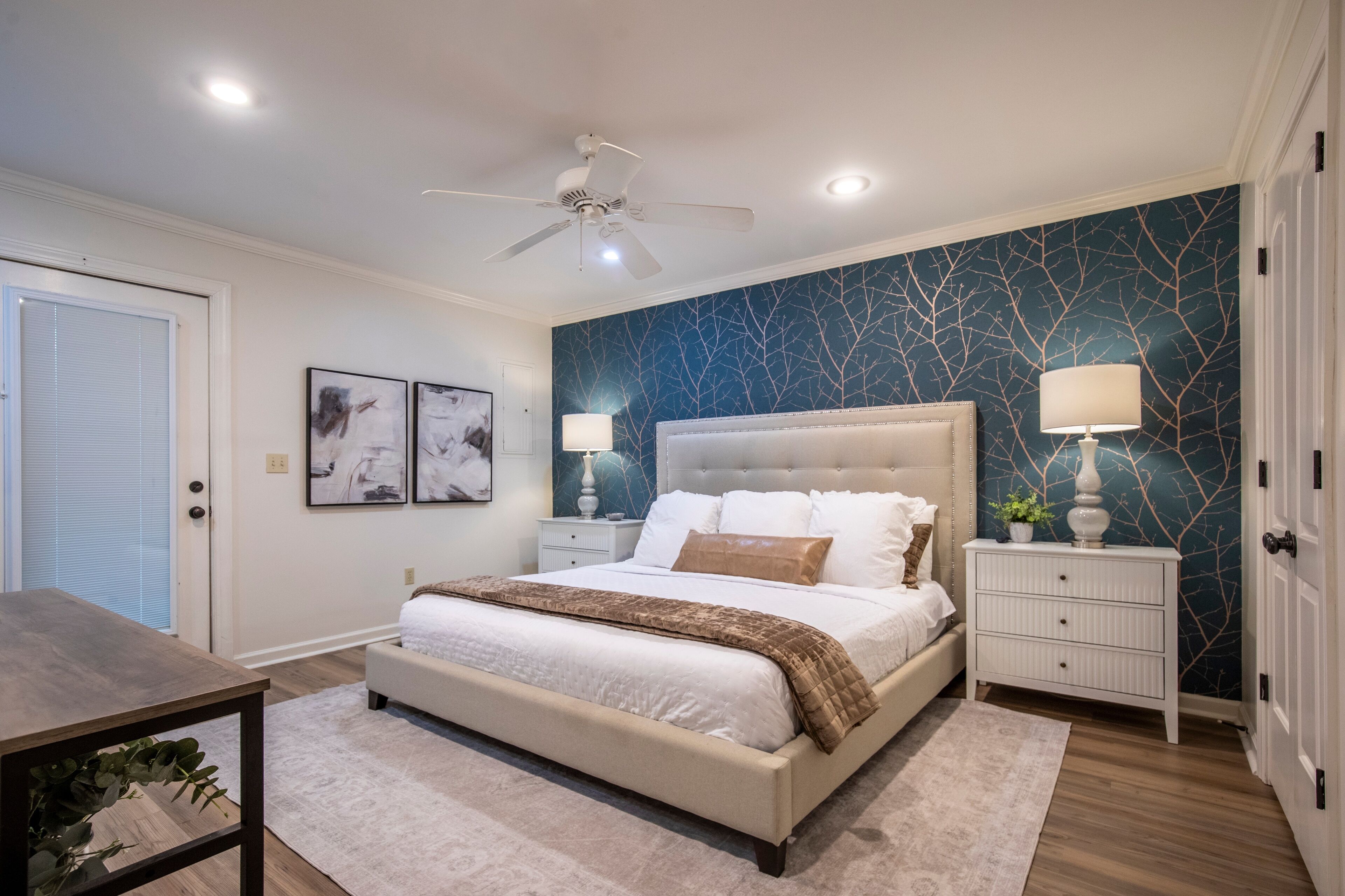 2 quartos, ferros/tábuas de passar roupa, acesso à internet