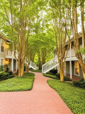 Property grounds - The Aubrey, 2 Blocks to Square, by Velvet Ditch Villas (Oxford)