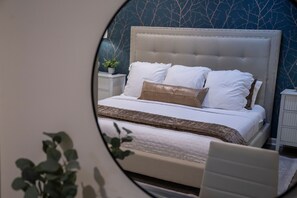 2 bedrooms, iron/ironing board, internet, bed sheets