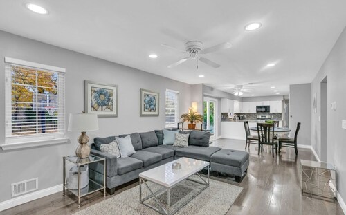 5 Bedroom Lavish Summer Oasis with Inground Pool