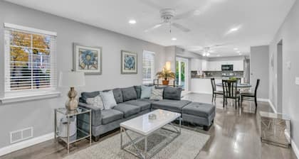 5 Bedroom Lavish Summer Oasis with Inground Pool