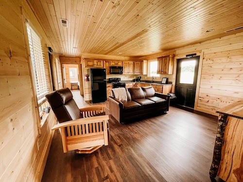 The Caribou Cabin - Hidden Acres Cabins