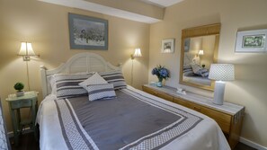 2 chambres, bureau, fer et planche à repasser, accès au Wi-Fi (inclus)