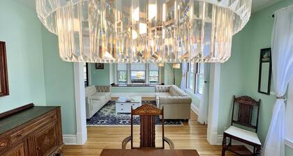 The Antique Reno is walking distance to the Falls and in a historic area.