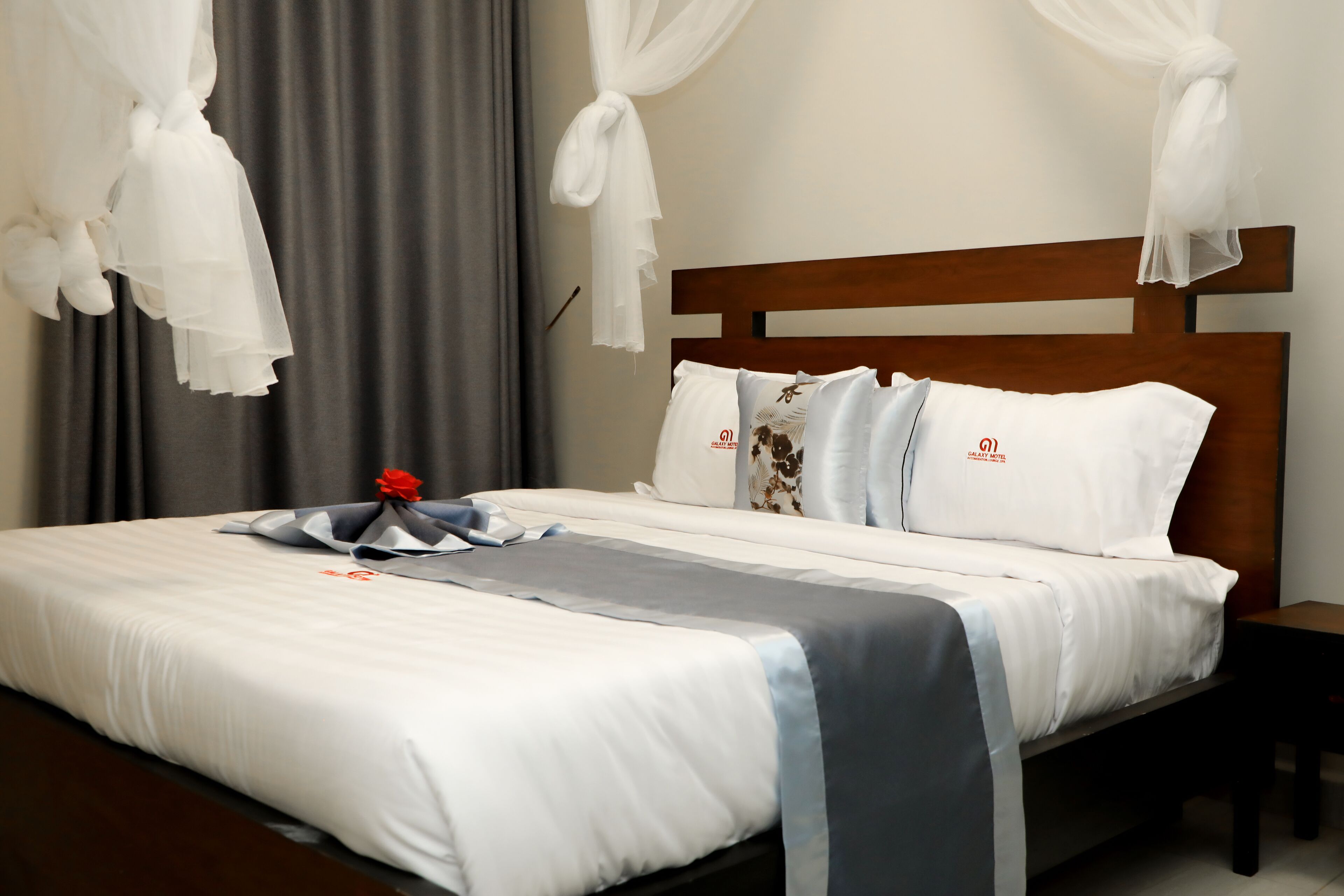 Decoración personalizada, muebles diferentes y escritorio 