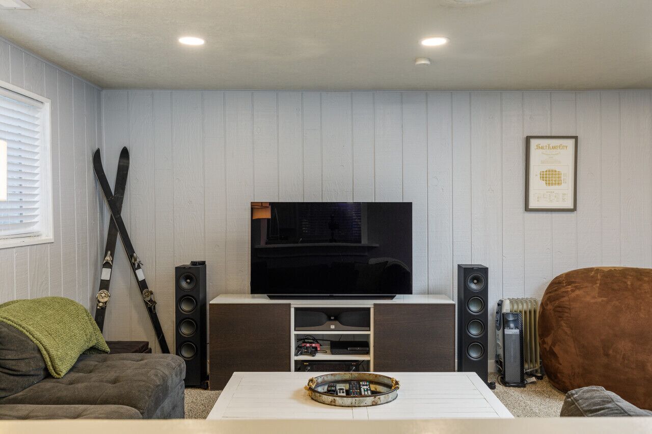 Smart TV, fireplace, video games