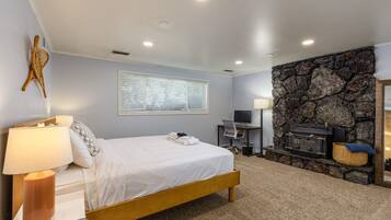 2 bedrooms, desk, iron/ironing board, free WiFi