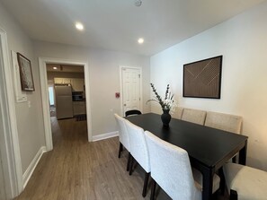 Dining - 19 Bedroom 26 Beds 13 Bath - Sleeps 50 - 5 min fr Coliseum - 10 min fr Airport (North Charleston)