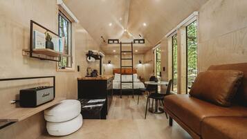 1 bedroom, bed sheets