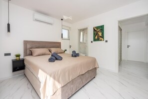 4 Schlafzimmer, Bügeleisen/Bügelbrett, WLAN, Bettwäsche