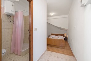 Douche, serviettes fournies