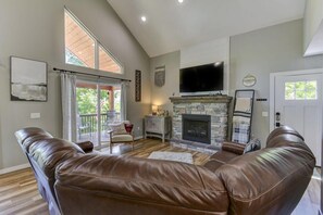 Télévision, cheminée