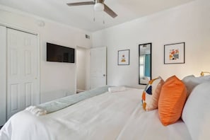 3 bedrooms, desk, iron/ironing board, travel cot