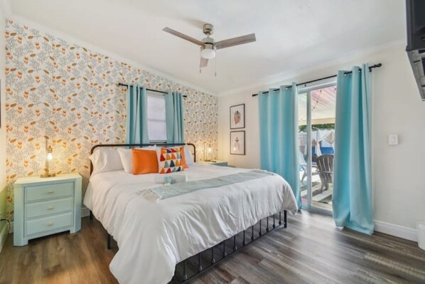 3 chambres, bureau, fer et planche à repasser, lit parapluie