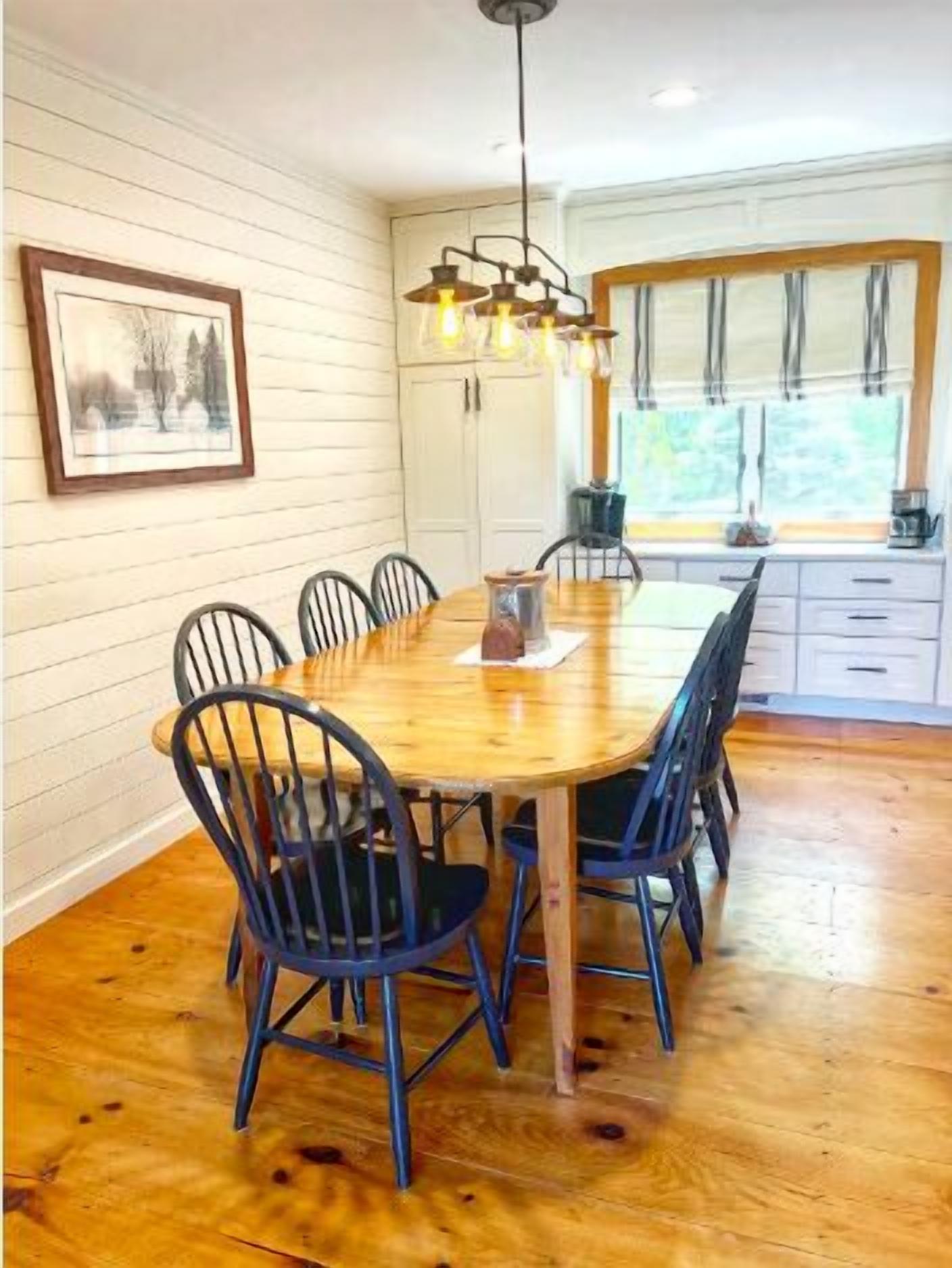 Spacious Stowe home, beautiful, minutes to town.