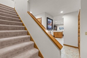 Peaceful townhome in sought-after Stowe location (8073)