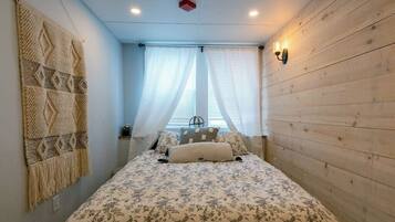 2 chambres, fer et planche à repasser, Wi-Fi, draps fournis