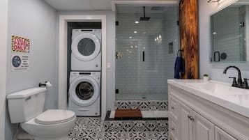 Douche, sèche-cheveux