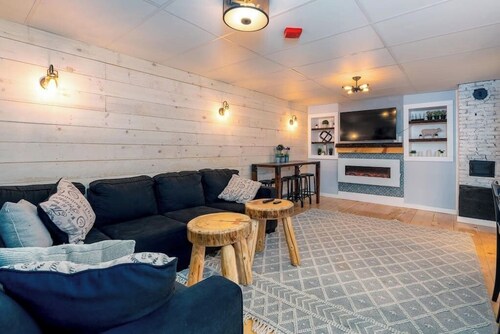 Location! This Stunning 2 Bedroom on Main Street.