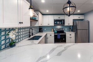 Cookware/dishes/utensils