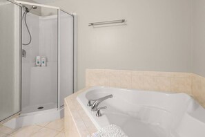 Combined shower/tub