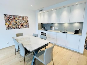 Fridge, microwave, oven, stovetop - 3 bedrooms in Gasperich Terrace&Parking (Luxembourg City)