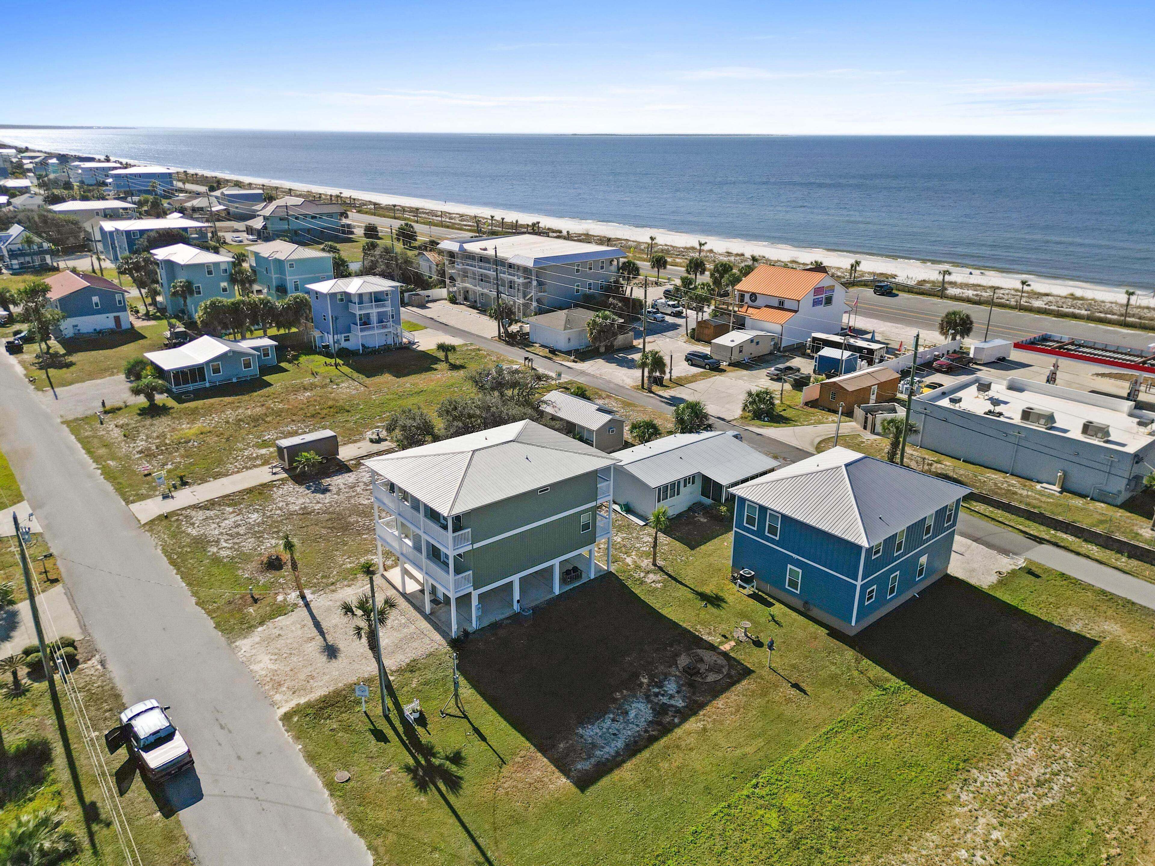 2 minute walk from Beach, Gulf View! Mexico Beach