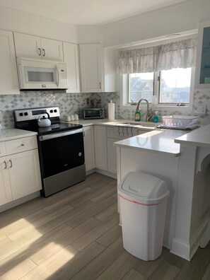 Microonde, forno, piano cottura, lavastoviglie