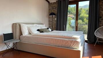 5 camere, una scrivania, ferro/asse da stiro, culla da viaggio