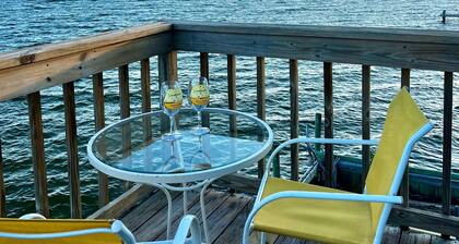 Waterfront, private with unobstructed water views & only 10 minutes to Destin!