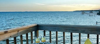 Waterfront, private with unobstructed water views & only 10 minutes to Destin!