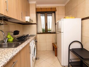 Fridge, microwave, oven, coffee/tea maker