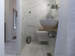 淋浴设施、吹风机