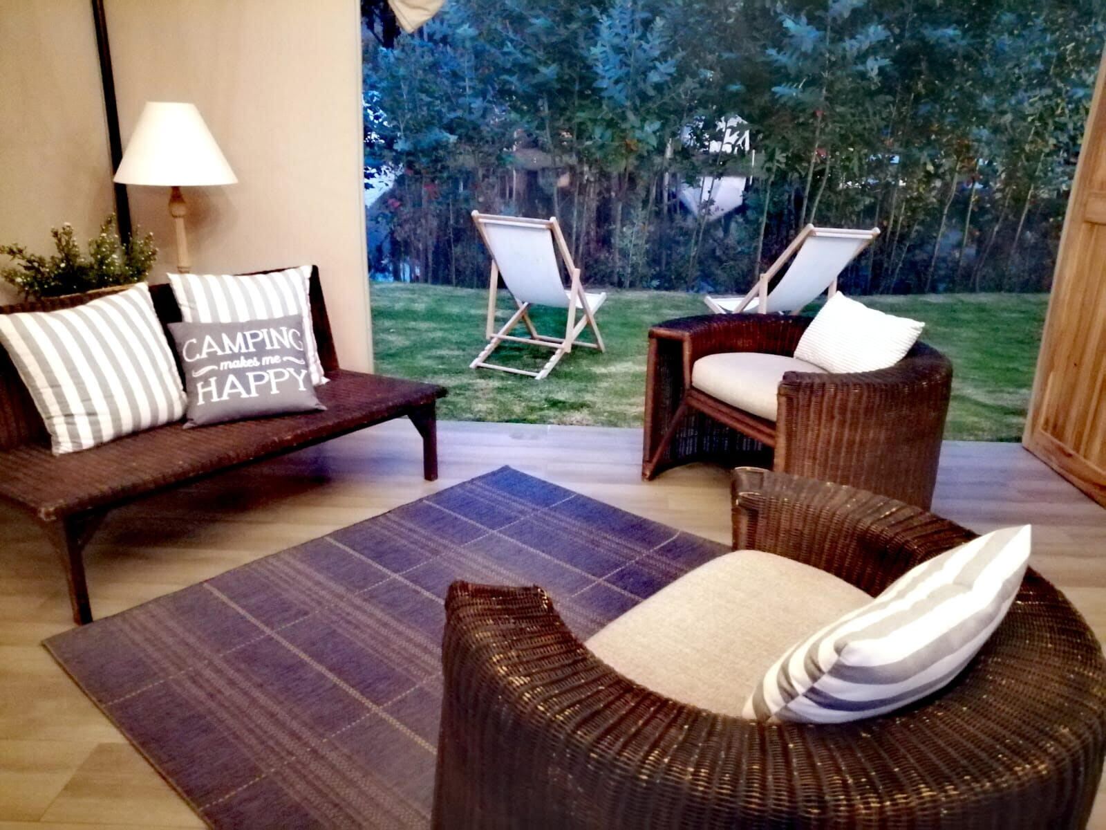 Glamping Acacia | Area keluarga | Televisi 32-inci dengan saluran TV kabel, perapian, dan Netflix