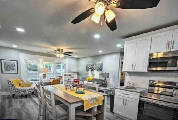 Private kitchen - River Tiki House (Homosassa)