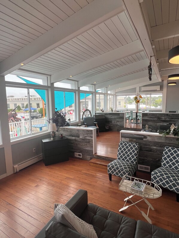 Coin salon dans le hall