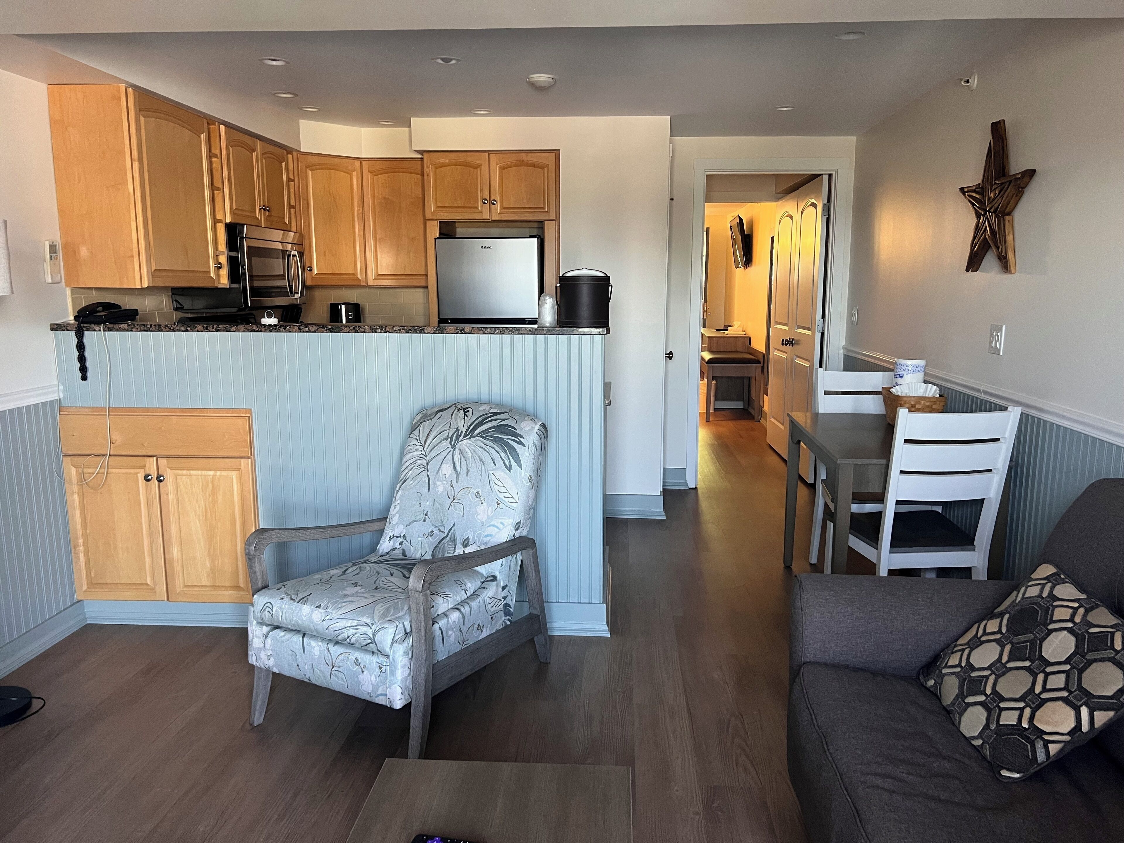 Premium Suite, 1 Bedroom, Kitchen | Living area