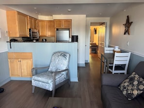 Living area - Trade Winds on the Bay (Rockland)