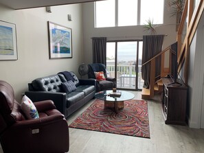 Living area - Trade Winds on the Bay (Rockland)