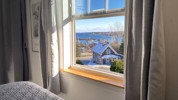 3 bedrooms, iron/ironing board, travel cot, WiFi