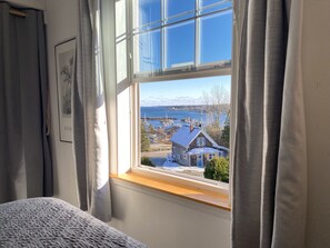 3 عدّة غرف نوم ومكواة/لوح كي وسرير سفر وواي فاي