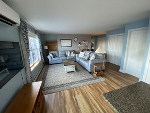 Smart TV - Elevated Ocean view of Harbor, walk to village, pet friendly, deck, wifi and AC. (Southwest Harbor)