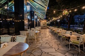 Outdoor dining - Danube Plaza Hotel (Ruse)
