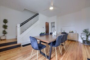 Dining - Luxury Stay in Elizabethtown (Elizabethtown)