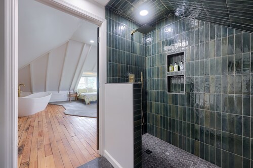 Luxury Stay in Elizabethtown