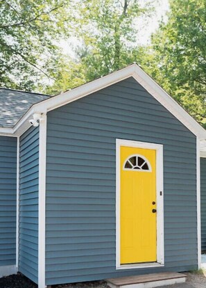 Exterior detail - Beaver Lake Escape
 (Rock Hill)
