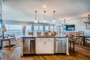 Fridge, microwave, oven, stovetop - The Star of the West Ocean Front (Folly Beach)