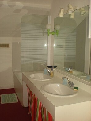 Bathtub - Ronsard - Bonnes - Gîte (BONNES)